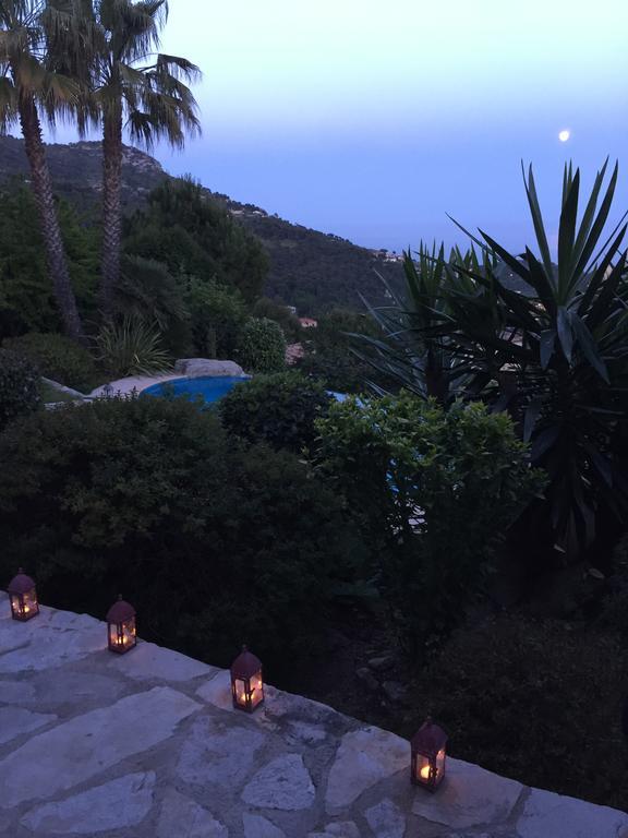 Le Mas De L'Aighetta Bed & Breakfast เอซ ภายนอก รูปภาพ