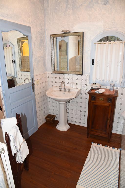 Le Mas De L'Aighetta Bed & Breakfast เอซ ภายนอก รูปภาพ