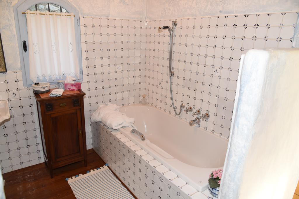 Le Mas De L'Aighetta Bed & Breakfast เอซ ภายนอก รูปภาพ