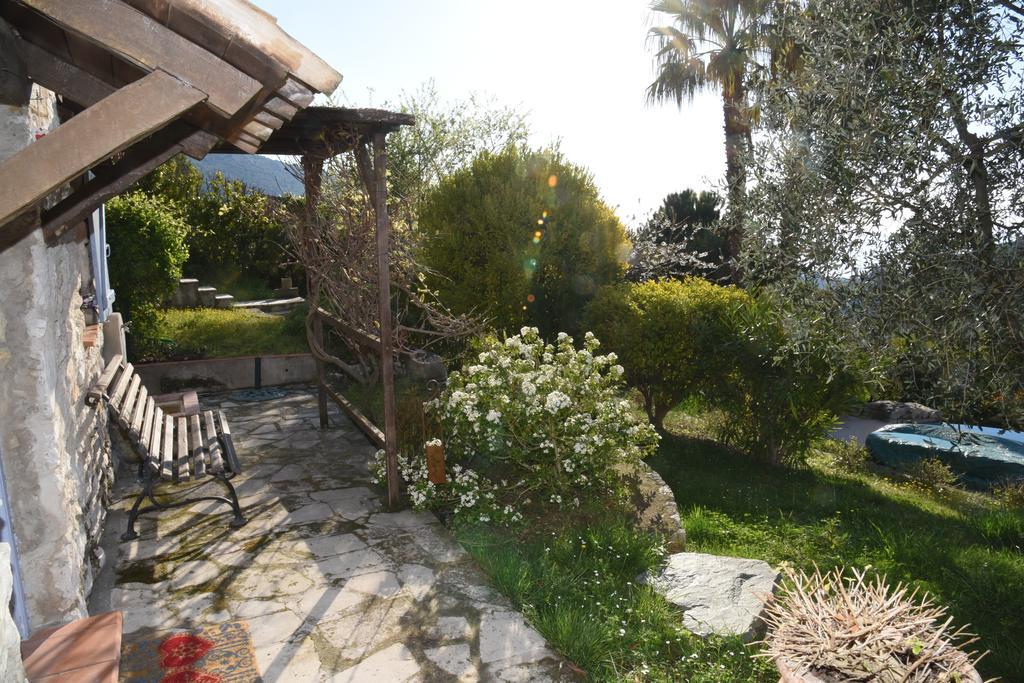 Le Mas De L'Aighetta Bed & Breakfast เอซ ภายนอก รูปภาพ
